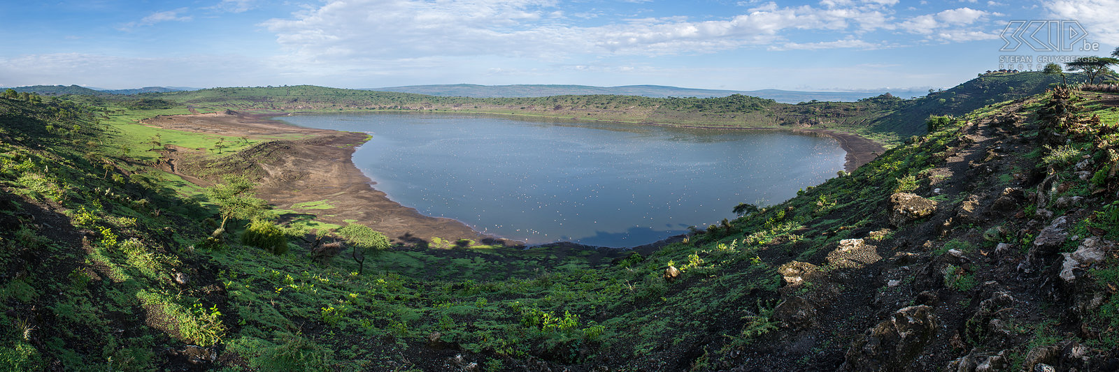 Lake Chitu Abiata-Shala National Park is located 290 km south of Addis Ababa at an altitude between 1540-2075 meters. The park is not interesting at all to do a safari but we were able to spot a few antelopes, warthogs and ostriches. The Lakes Lake Abiata and the small but beautiful Lake Chitu are much more interesting. Blue green alga provide food for more than 10 000 flamingos throughout the year. We stayed in the '10,000 flamingos lodge' which overlooks the small Lake Chitu. Stefan Cruysberghs